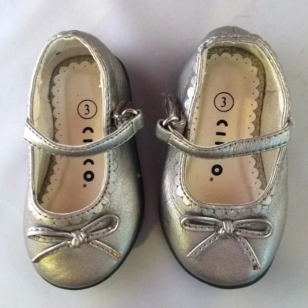 CIRCO Metallic Gold Baby Shoes size 3 Corcoran